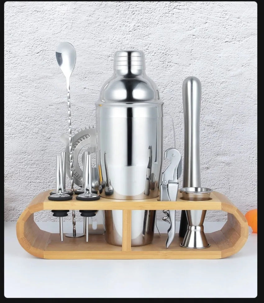 23-piece stainless steel cocktail set with acrylic components and European style bar tools