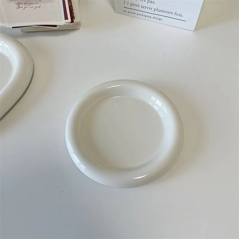 White porcelain plate with bear doodle or round doodle design, shown in 15cm and 20cm sizes.