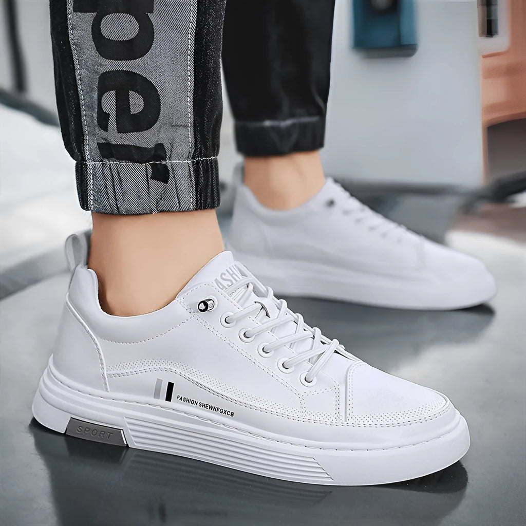 Men's low-top skate shoes in black with elastic band fastening and round toe.