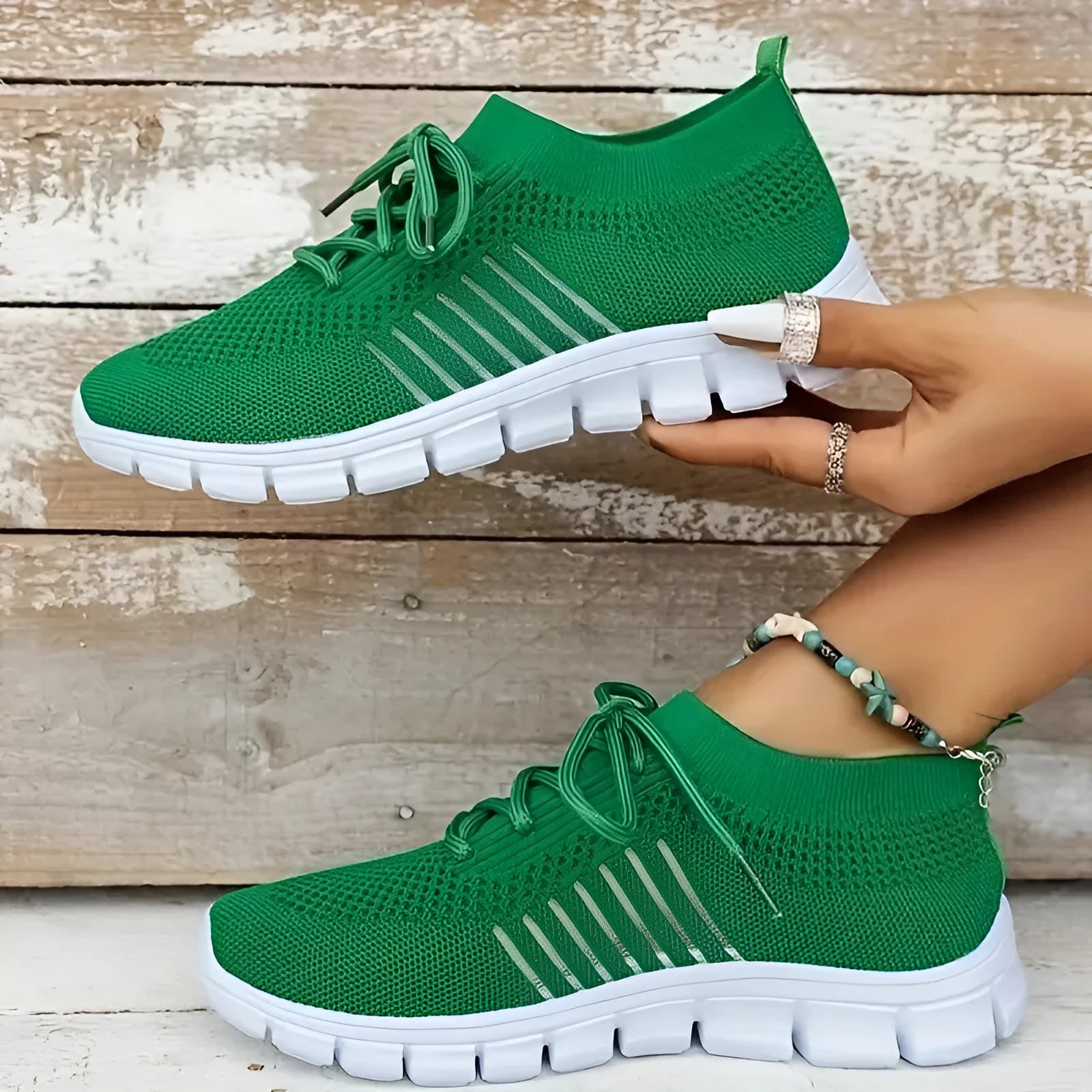 Women's breathable mesh flying knit flat shoes with round toe and low heel design
