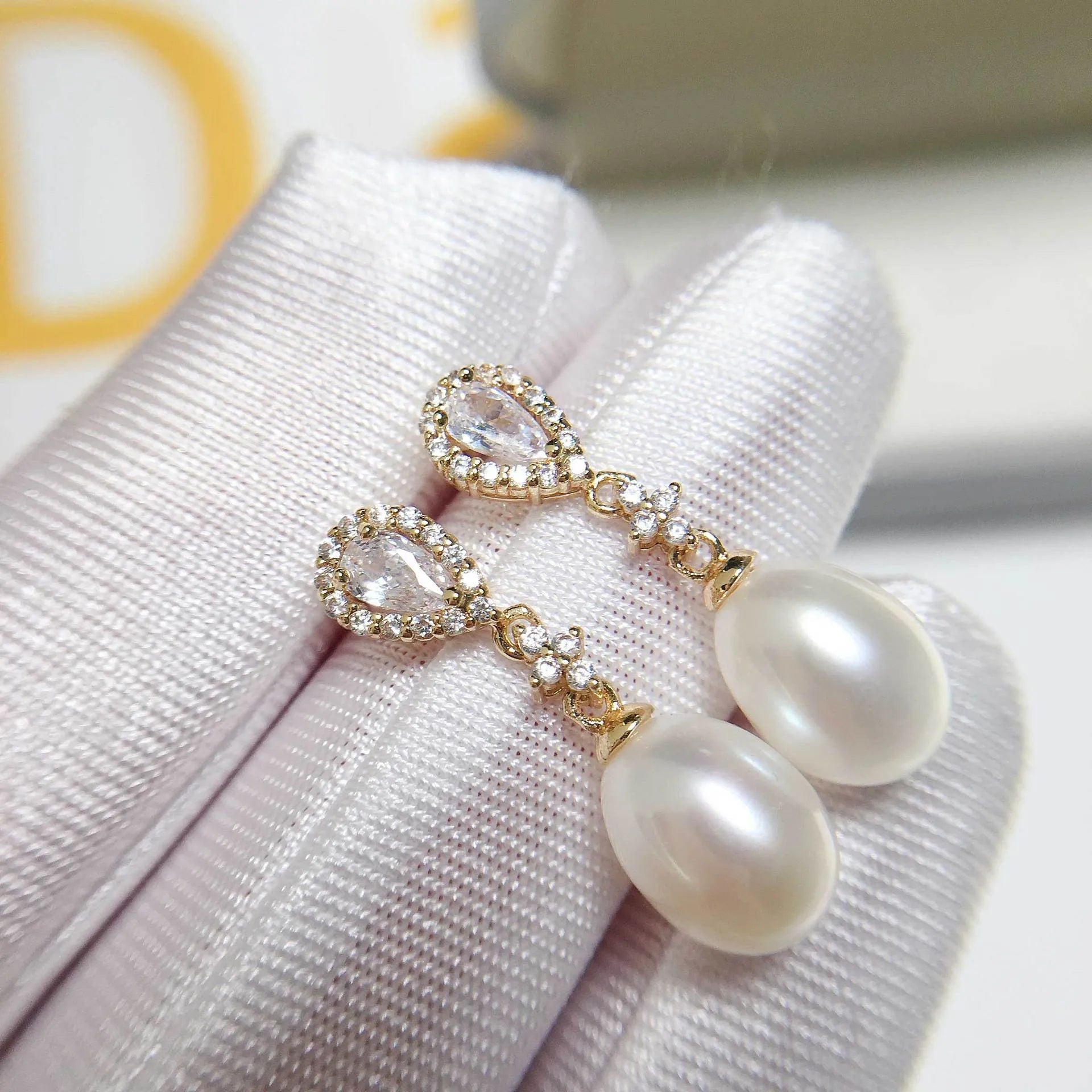 Gold alloy ear studs with micro-inlaid zircon and artificial gemstone in flat circle shape