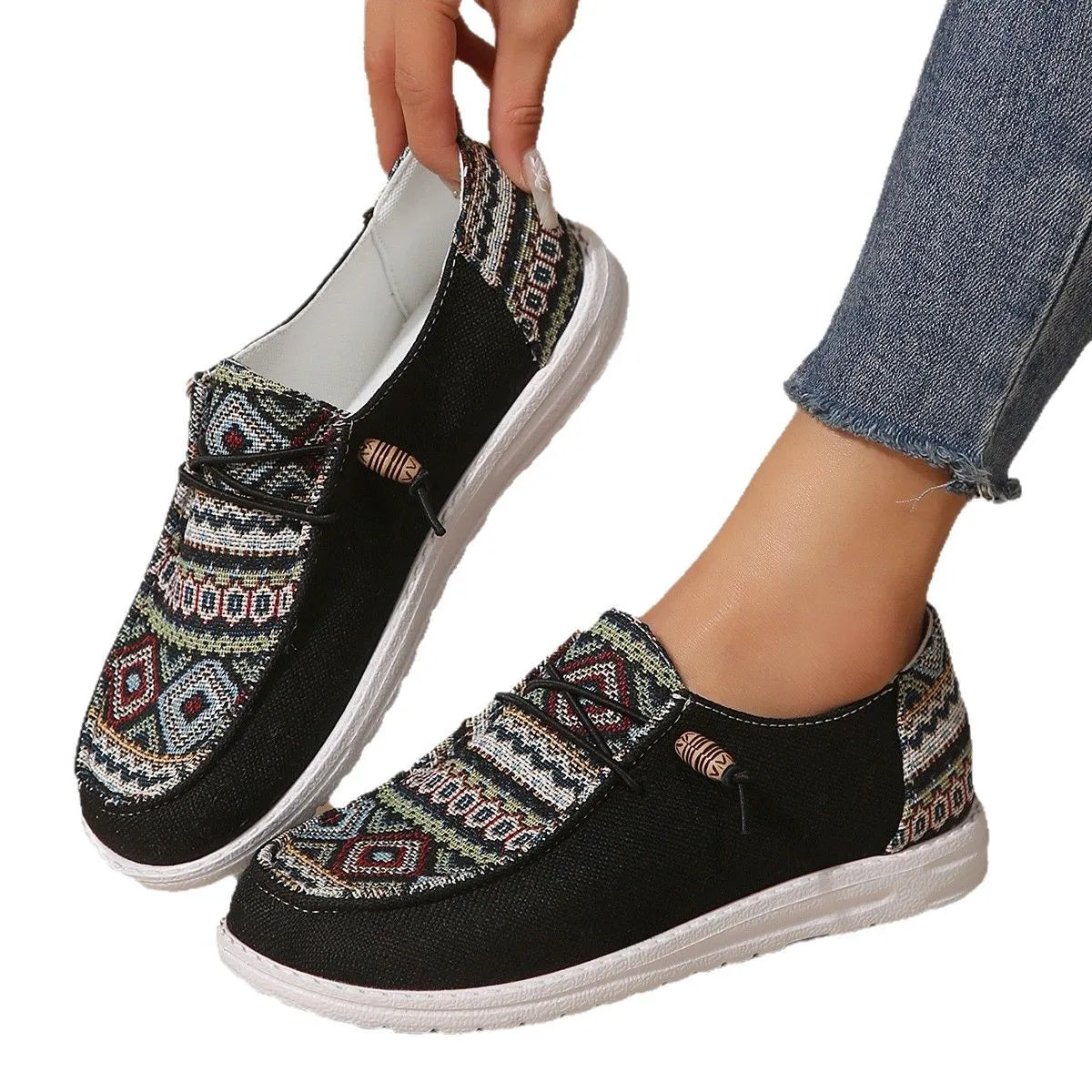 Women's flat round toe low-top shoes in black artificial PU with rubber sole