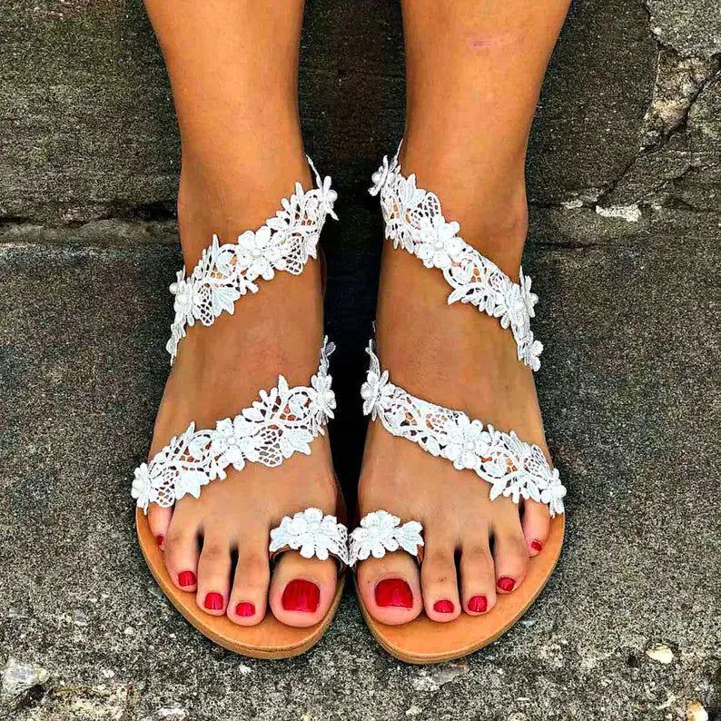 White plus size women's flat sandals with rhinestone flower decoration and round toe.