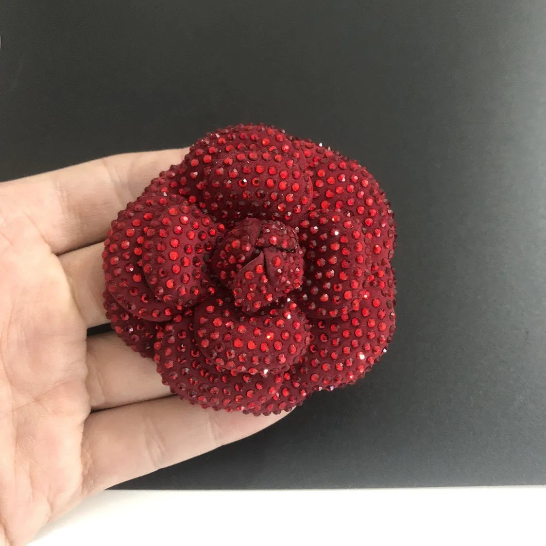 Genuine leather shoe brooch ornament with chain setting, flower base, and eight-point star decoration