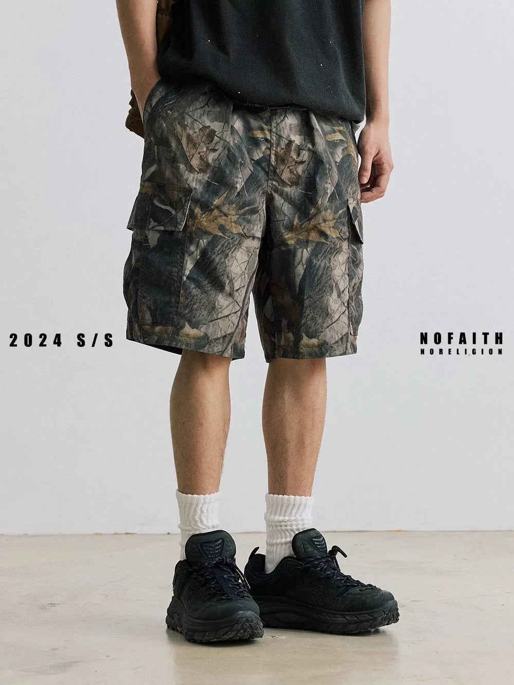 Loose straight-leg casual shorts in cotton denim, shown in army green colour.