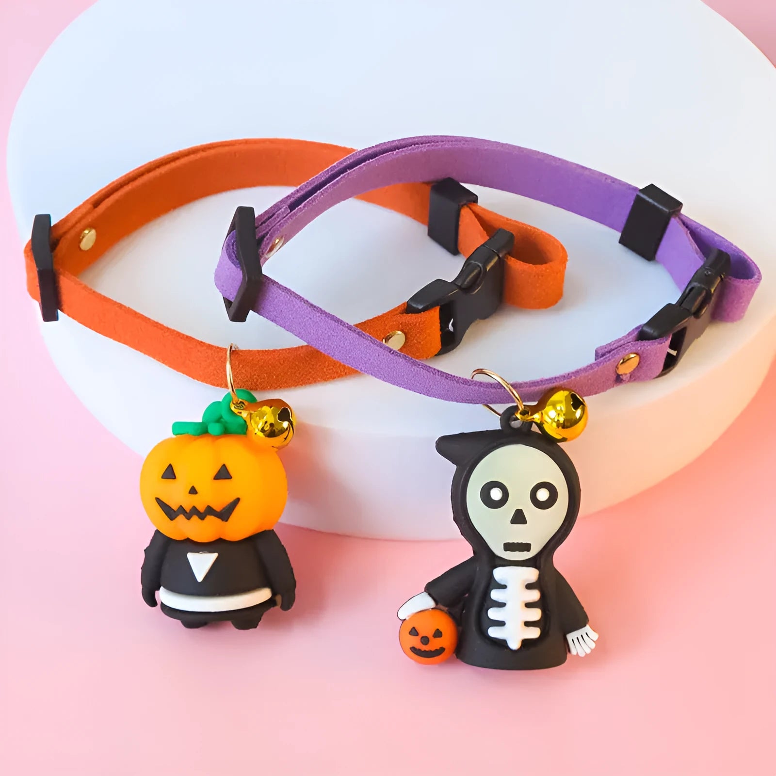 Halloween dog collar decoration in luminous skull design showing polyester material and size measurement indicators