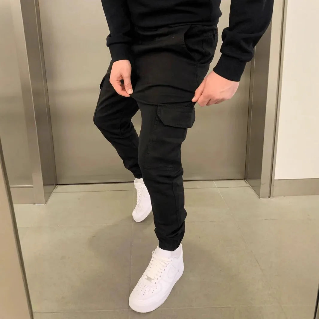 Men's loose-fit casual trousers with elastic waistband and patch pockets in army green colour