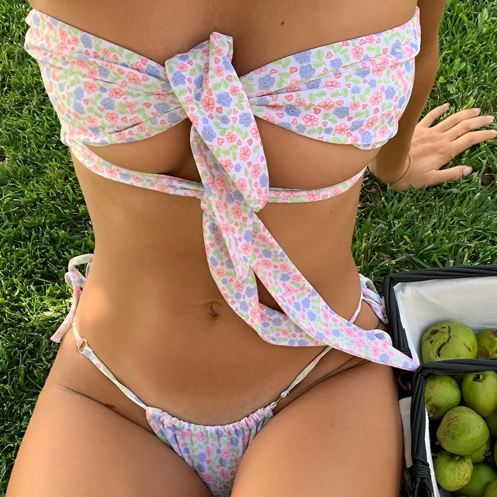 Women's swimsuit with lace-up front and removable chest pads in floral print or solid colour options