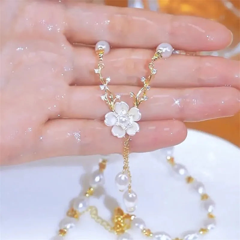 Alloy necklace with pearl flower colour and rose flower design elements on chain
