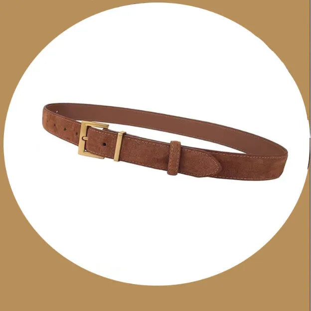 Ladies' leather belt with pin buckle fastening in genuine cowhide leather showing quadrilateral styling details