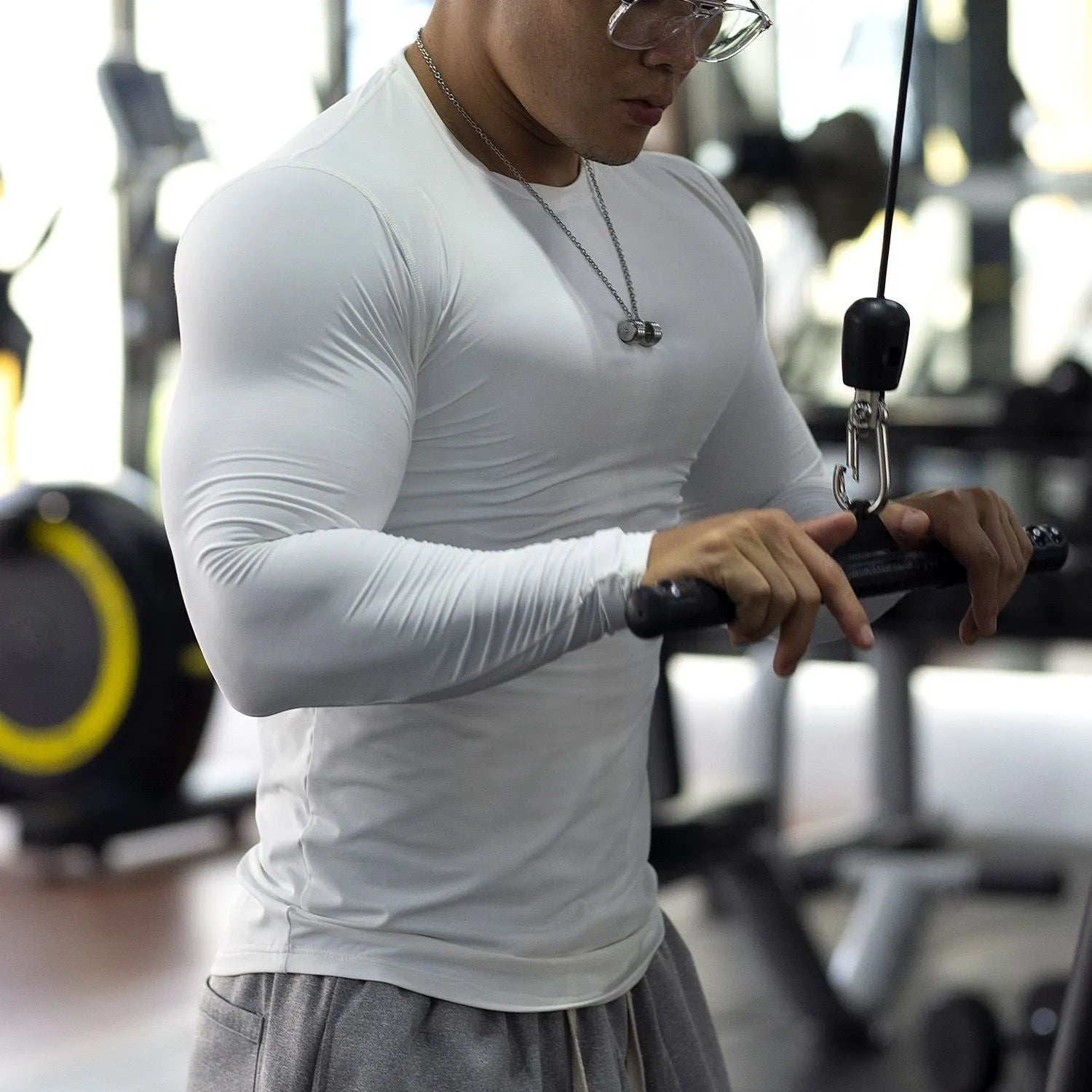 Men's black slim-fit fitness tights with long sleeves for gym and running.