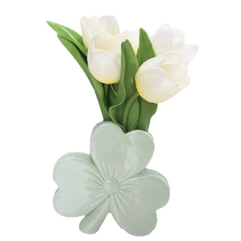 Clover ceramic vase in European style with porcelain construction for desktop decoration