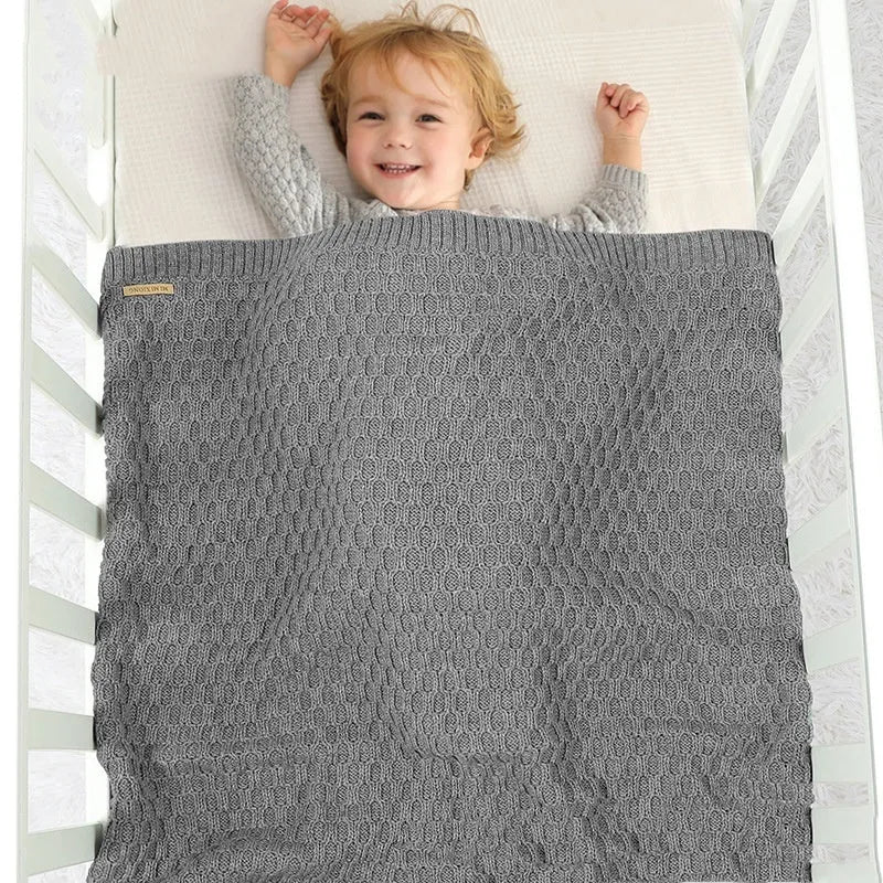 70×90cm solid colour infant blanket with three-dimensional lines texture in acrylic fabric